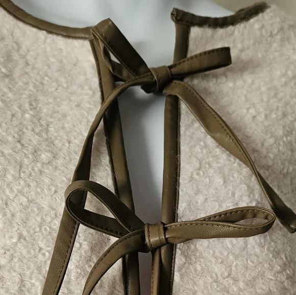 Elegant Cream Jacket with Brown Accents - Picture 7 of 9